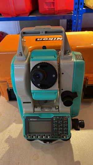 Nikon DTM-332 Total Station with Battery and Charger